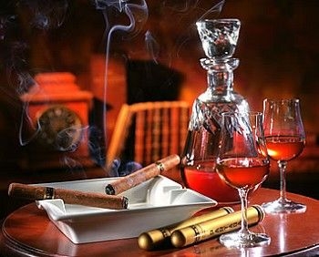 在甜味的作用下,红酒除了苦涩别无它味,就像你喝了热巧克力再去吃中药